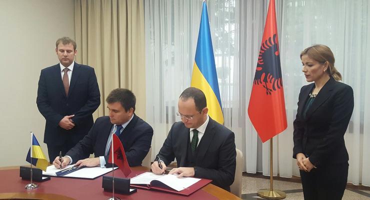 Украина и Албания отменили визовый режим