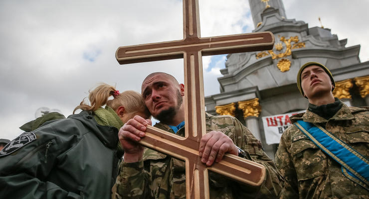 Провели в последний путь: на Майдане простились с погибшими бойцами АТО
