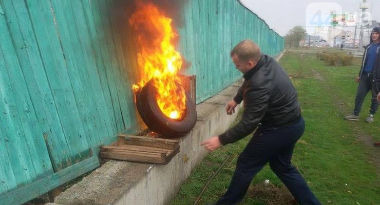 В Киеве подожгли стройку на Осокорках