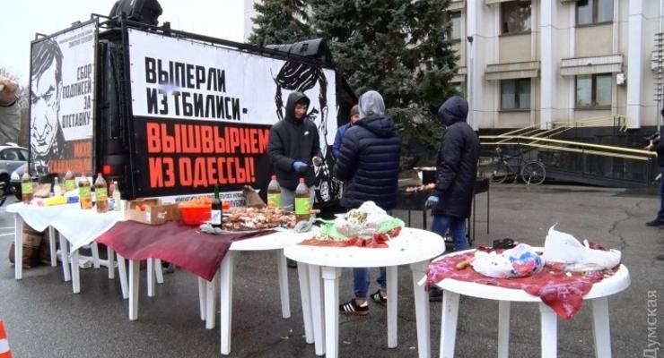С вином и шашлыком: как Саакашвили в Одессе провожали