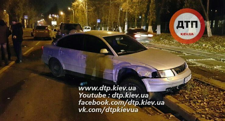 В Киеве Volkswagen в ходе побега протаранил три автомобиля