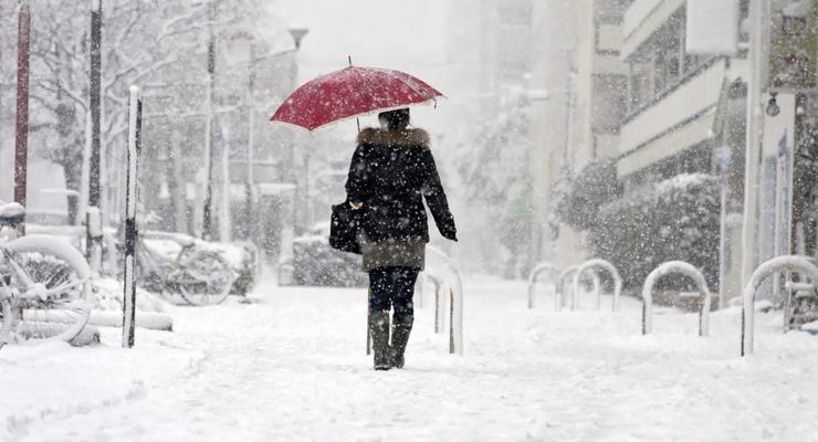 Из-за снегопада в Украине пострадали шесть областей