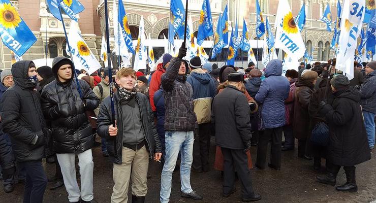 Майданы не случаются за деньги: как Сеть реагирует на протесты в Киеве