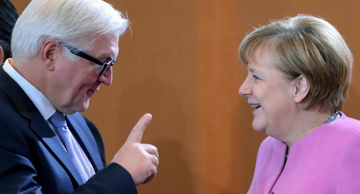 Меркель представила Штайнмайера кандидатом в президенты Германии