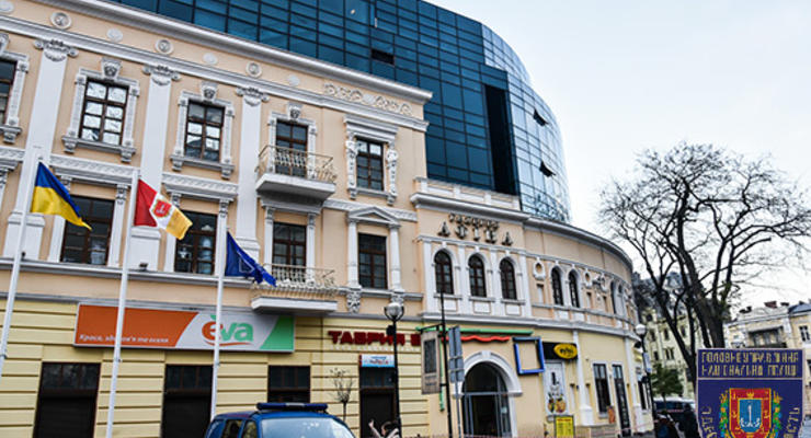 В Одессе подожгли торговый центр, есть пострадавшие