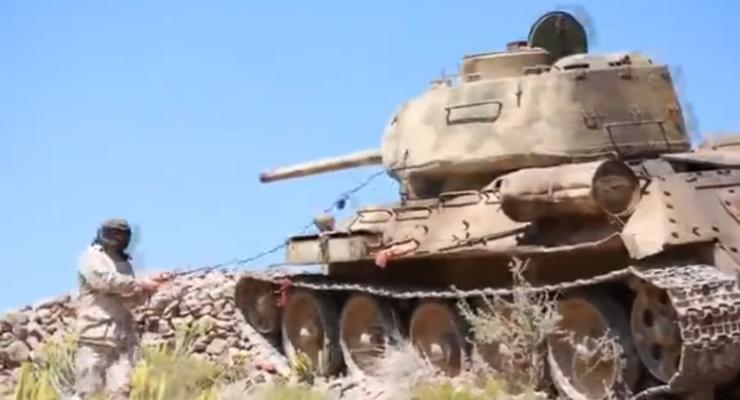 Легендарный танк Т-34 участвует в боях на Ближнем Востоке