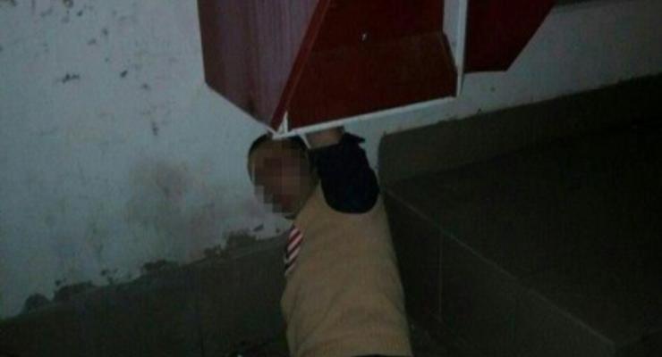 В Одессе мужчина застрял в терминале во время ограбления