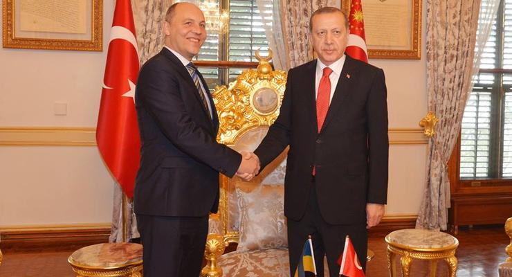 Парубий советует Эрдогану продолжать блокаду Крыма