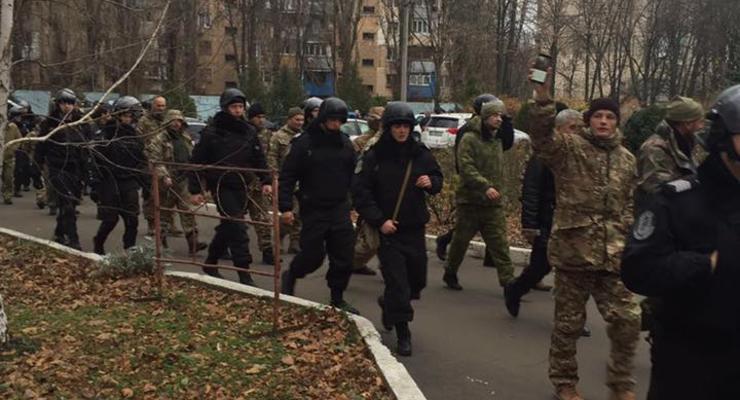 Смерч на таможне: люди в камуфляже крушили офис Марушевской