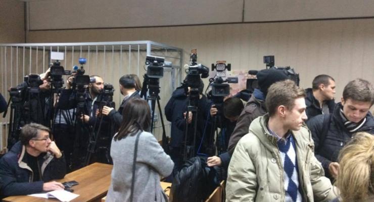 Допрос Януковича вызвал ажиотаж среди журналистов и активистов