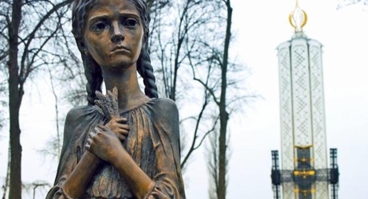 Украина чтит память жертв Голодоморов