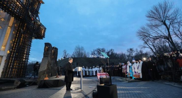 Украина должна создать музей памяти жертв Голодомора - Порошенко