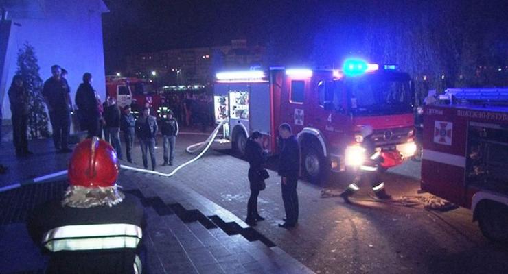 Более 20 человек пострадали во время пожара в развлекательном центре Львова