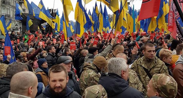 Сторонники Саакашвили вышли на митинг в центре Киева