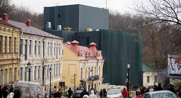 Черный куб позеленеет: в Рошен рассказали о реконструкции Театра на Подоле