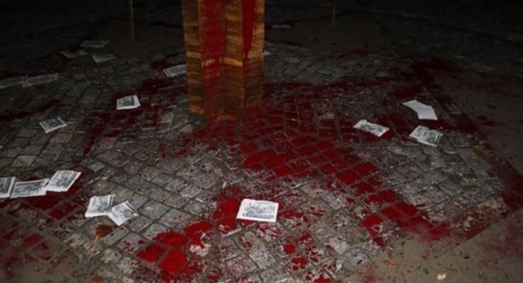В Ужгороде вандалы облили краской памятник жертвам Холокоста