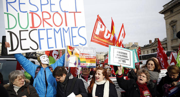 Франция: за антипропаганду абортов в сети хотят сажать на 2 года
