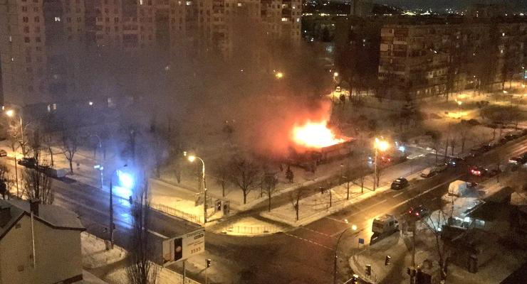 В Киеве на Березняках горело здание