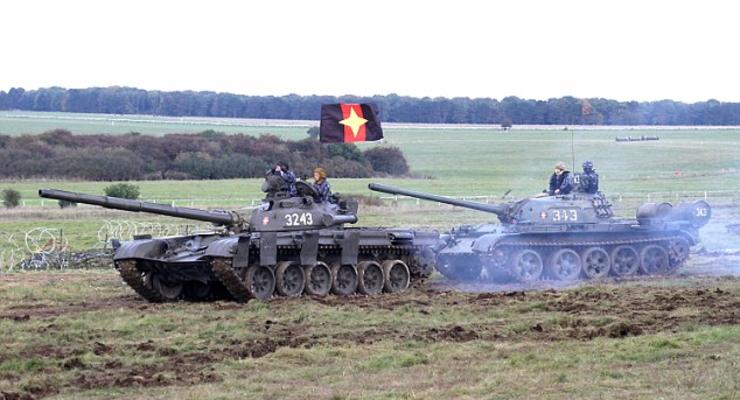 Британцы на учениях воюют против российских танков и солдат