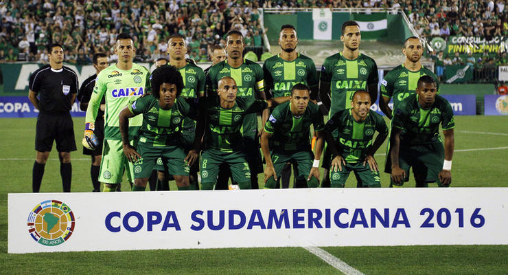 Погибшим бразильским футболистам присудили Кубок Южной Америки