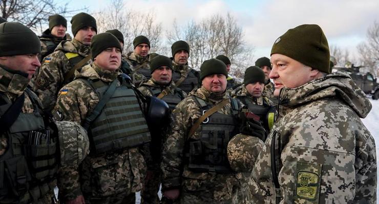Порошенко поздравил военных с 25-летием Вооруженных сил Украины