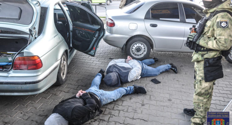 Одесские полицейские со стрельбой задержали преступную группу