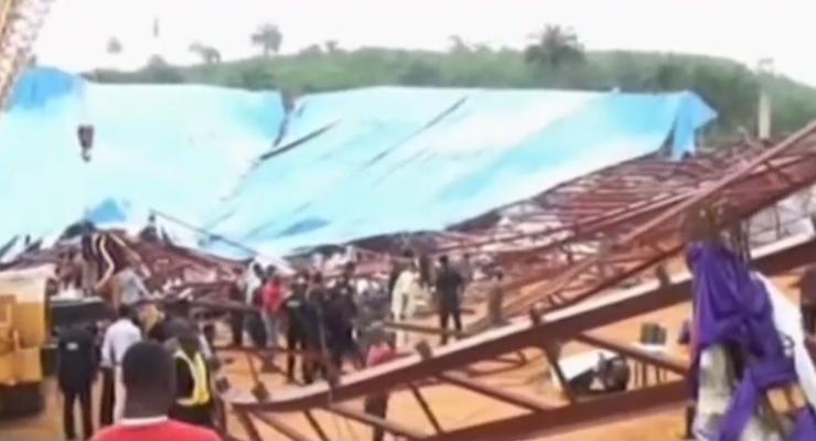 Десятки человек погибли в результате обвала крыши в Нигерии