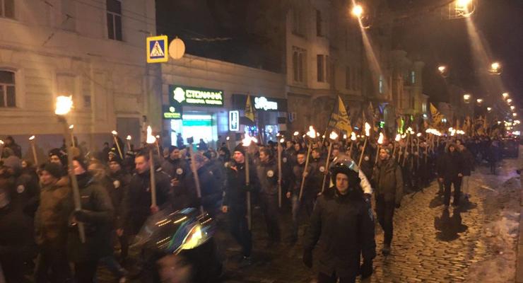 В Харькове Азов провел факельный марш