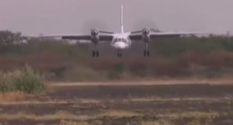 В Сети показали зрелищную посадку Ан-32 в экстремальных условиях
