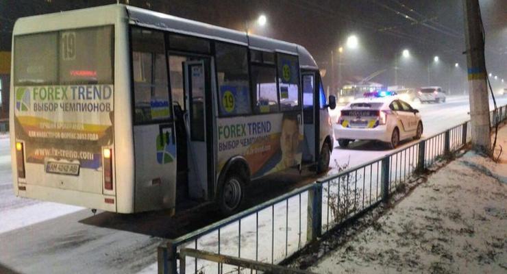 В Житомире 9-летний мальчик на ходу выпал из маршрутки