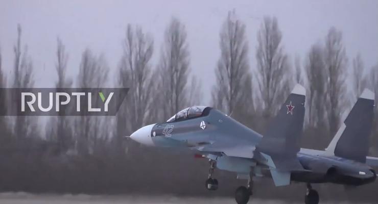 Появилось видео полета российских истребителей над оккупированным Крымом