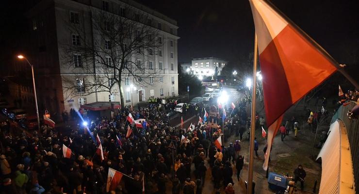 Протест в Польше: полиция силой разблокировала здание парламента