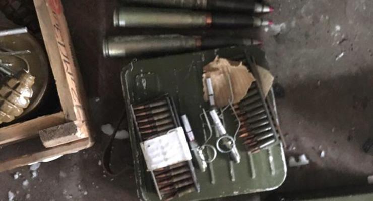 Пограничники обнаружили крупный тайник с боеприпасами в Донецкой области