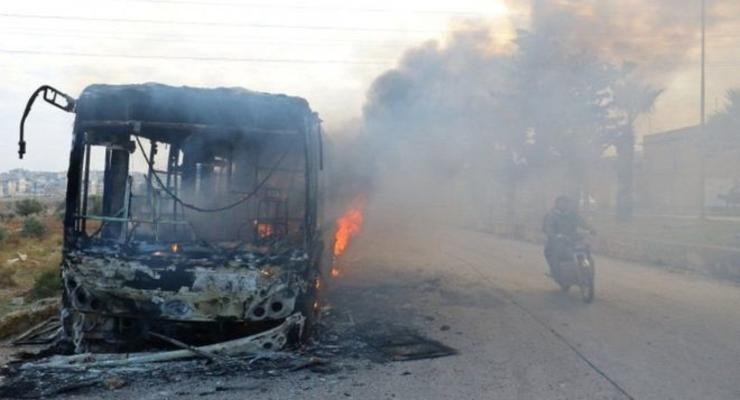 В Сирии повстанцы подожгли автобусы, которые должны были вывезти гражданских