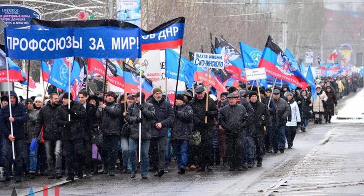 В Донецке прошел митинг под лозунгами "За мир" и "Нет войне"