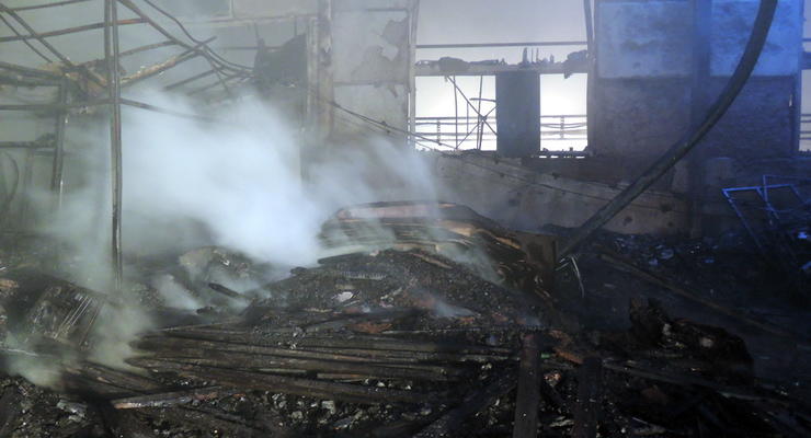 В Киеве всю ночь горели склады на заводе имени Лепсе