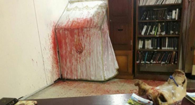 Луценко взял под личный контроль осквернение синагоги в Умани