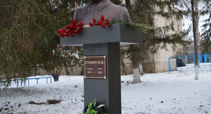 В Ростовской области РФ установили памятник Сталину