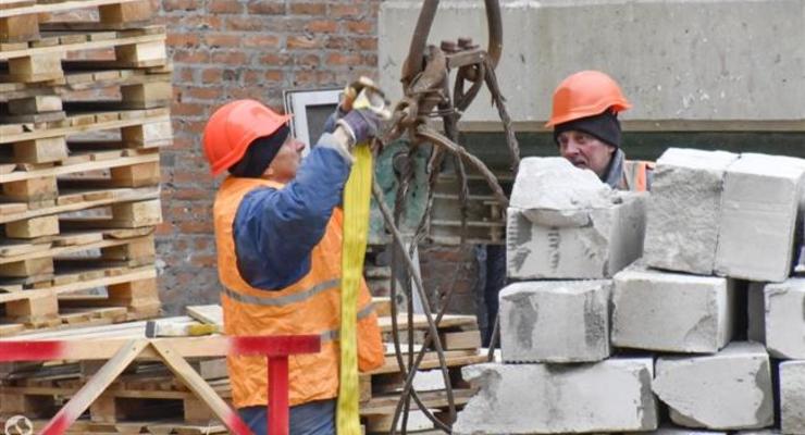 В Киеве трое строителей сорвались с 70-метровой высоты