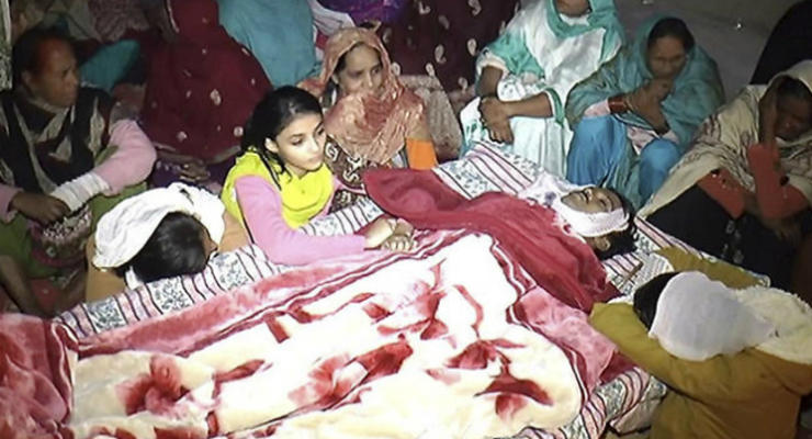 В Пакистане самодельным ликером отравились 45 человек, 23 умерли