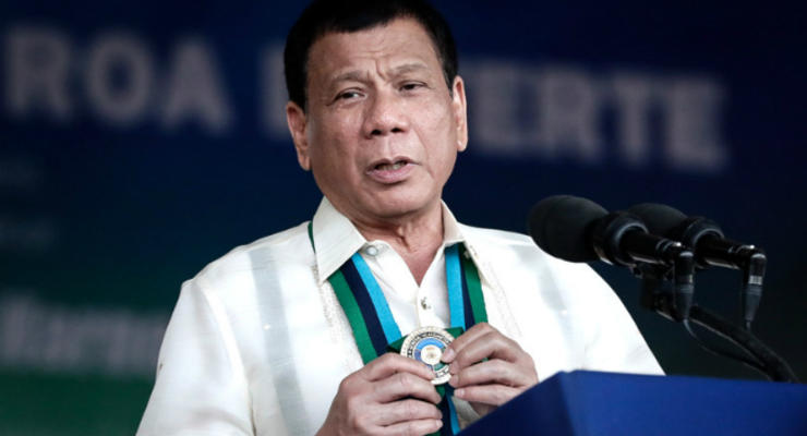 Президент Филиппин пообещал сбрасывать коррупционеров с вертолета