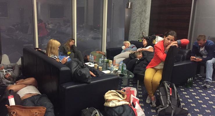 Украинские туристы третьи сутки не могут вылететь из ОАЭ