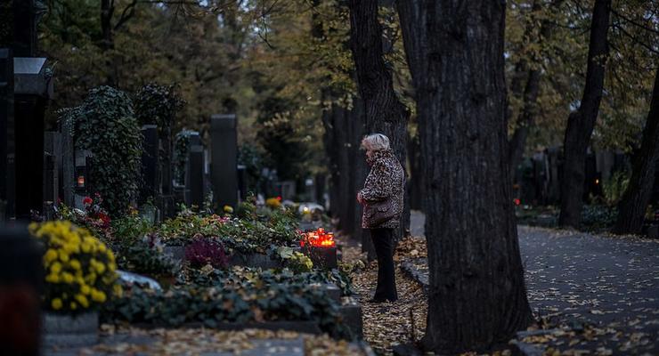 Гройсман: прах Александра Олеся следует похоронить в Украине