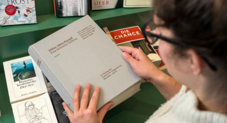 Книга "Mein Kampf" стала бестселлером в Германии в 2016 году