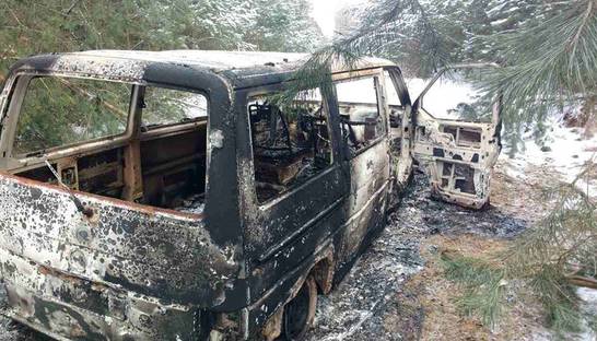 На Волыни контрабандисты в побеге сожгли свою машину с сигаретами