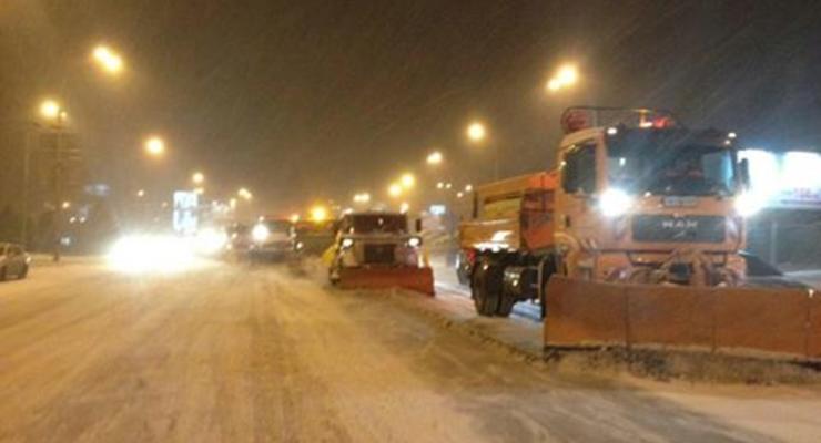 Водителей просят не ездить по Киеву на время снегоуборочных работ