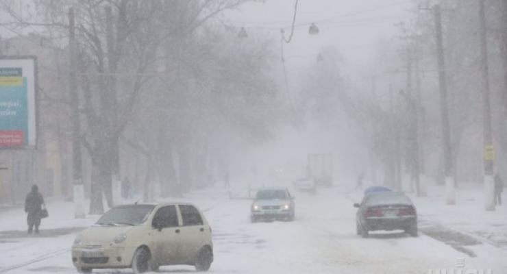Снег в Украине: обесточены 35 населенных пунктов