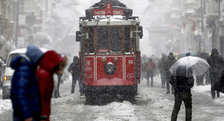 Снегопады в Турции, Босфор закрыт, рейсы отменены