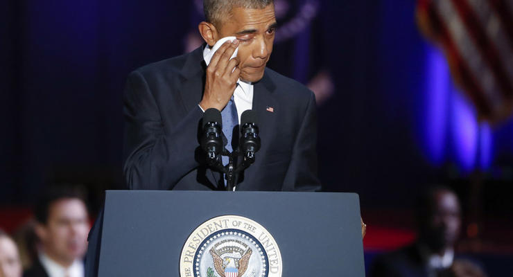 Обама прослезился, говоря о жене в прощальной речи