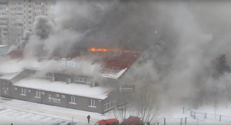 В Сумах большой пожар, загорелся спортивный клуб